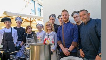 Gušti Merkata na porečkoj tržnici - Foto Usluga Poreč