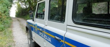 rijumčarenje policija migranti auto šuma