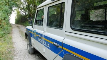 rijumčarenje policija migranti auto šuma