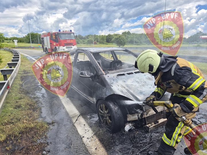 Foto Vatrogasci Umag - Požar automobila na Istarskom ipsilonu