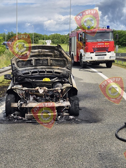 Foto Vatrogasci Umag - Požar automobila na Istarskom ipsilonu