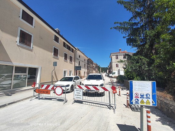 Radovi u centru Višnjana - Foto Tanja Kocijančić
