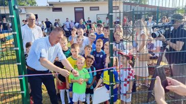 Otvaranje novog nogometnog igrališta u Kašteliru - Foto Tanja Kocijančić