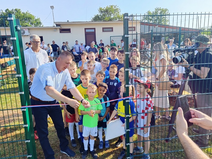 Otvaranje novog nogometnog igrališta u Kašteliru - Foto Tanja Kocijančić
