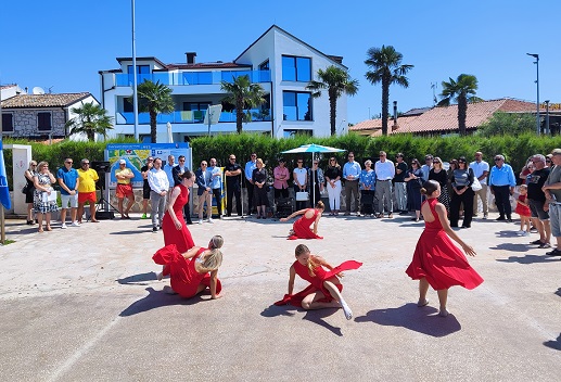 Podizanje Plave zastave na plaži Špadići - Foto Tanja Kocijančić
