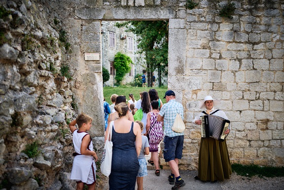 La Mula de Parenzo Tour po starom gradu - Foto TZ Poreč