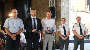 Priznanja je dobilo i dvoje policijskih službenika Sektora kriminalističke policije Policijske uprave istarske  - Dino Hajdarević i Nuko Malagić.