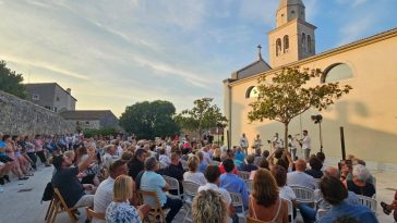 Ljetne večeri na Trgu sv. Bernarda u Funtani