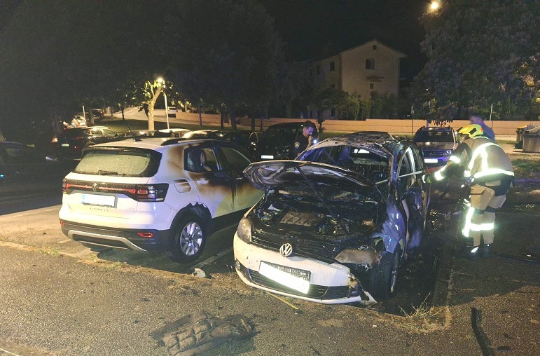 Foto Vatrogasci Poreč - Požar automobil u Špadićima