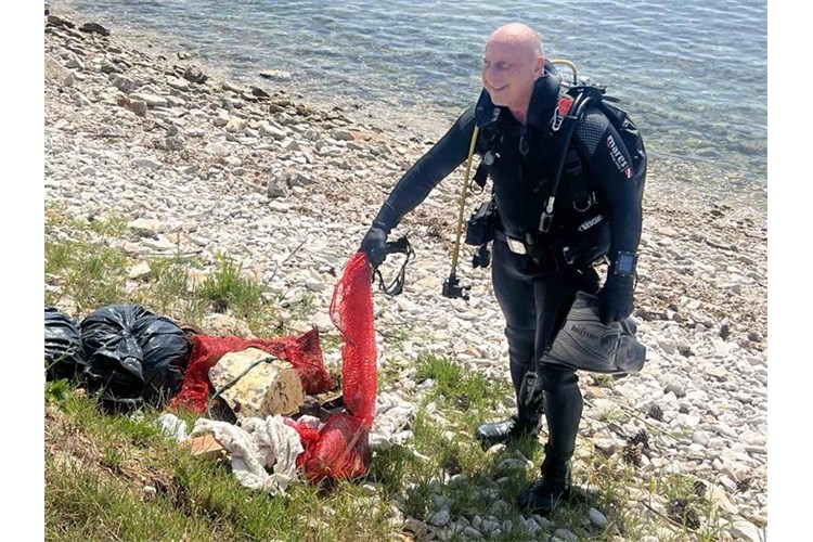 Ronioci istarske policije i veterani ATJ Lučko čistili pulsko podmorje