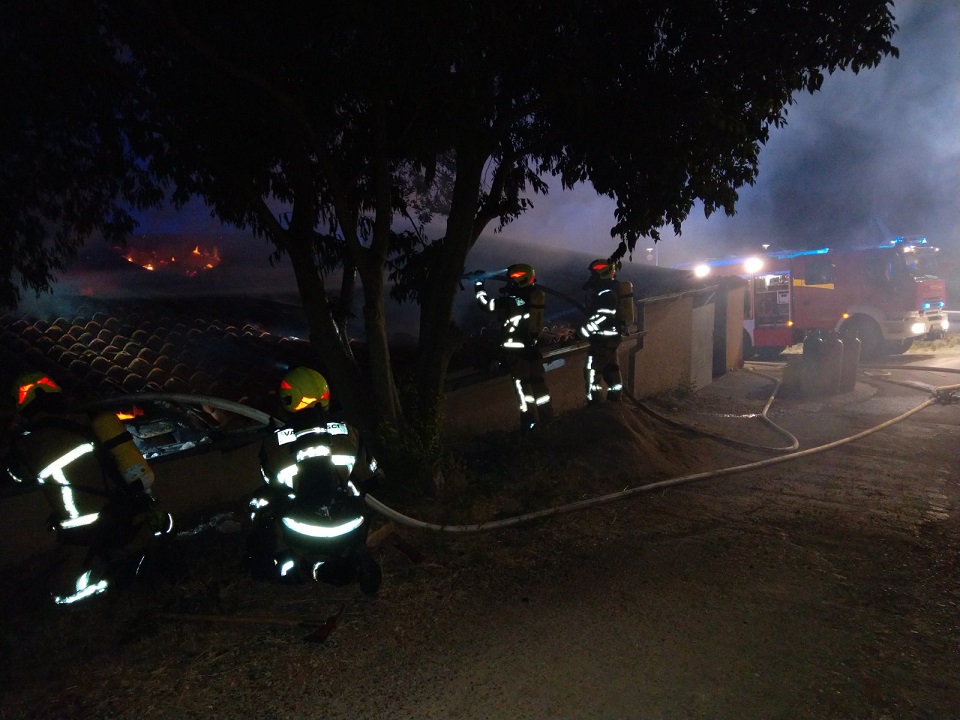 Foto Vatrogasci Poreč - Gašenje požara restorana u Santa Marini