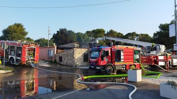Foto Vatrogasci Poreč - Gašenje požara restorana u Santa Marini