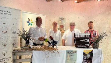 armonike zad kaštela presica