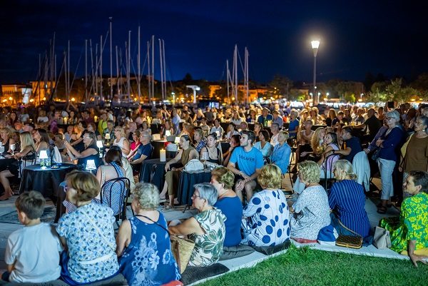 Prepuna marina u Poreču na koncertu Marka Tolje