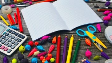 ŠKOLSKI PRIBOR KNJIGE BILJEŽNICE OKOLVKE ŠKARE BOJICE FLOMASTERI KEMIJSKE