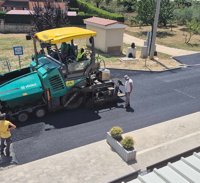 Asfaltiranje ceste na ulazu u Vižinadu