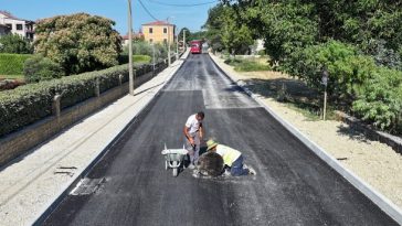 Asfaltiranje ceste na ulazu u Vižinadu