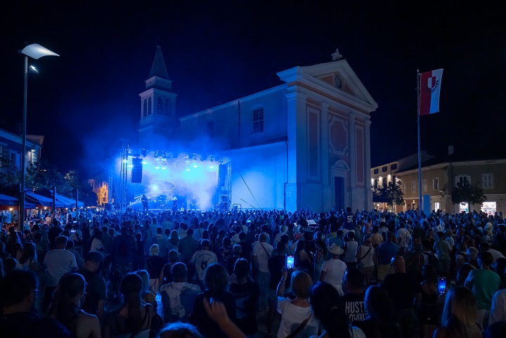 Lady Gaga Tribute Show u Poreču - Foto TZ Poreč trg slobode