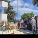 Polaganje vijenaca na novom spomeniku u Funtani uoči Dana pobjede i domovinske zahvalnosti 4-8-2025