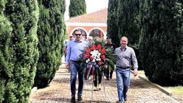 U povodu Dana pobjede i domovinske zahvalnosti i Dana hrvatskih branitelja položila je vijence i zapalila svijeće.