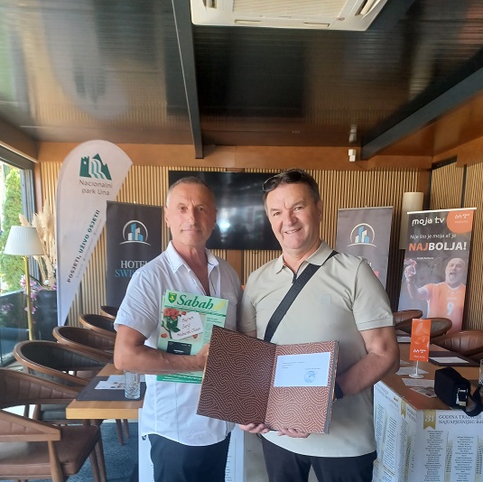 Amir Rešidović s direktorom festivala sevdaha u Bihaću