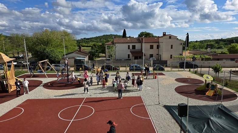 Foto Grad Poreč - Novi vrtić u Varvarima počeo s radom   novi dječji vrtić u Varvarima  Poreč otvara vrtiće bez liste čekanja  predškolski odgoj Grad Poreč  vrtić bez čekanja Istra  ulaganja u obrazovanje u Poreču