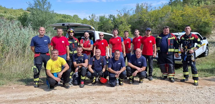 Spašavanje osobe kod Škarlina - Foto Vatrogasci Umag