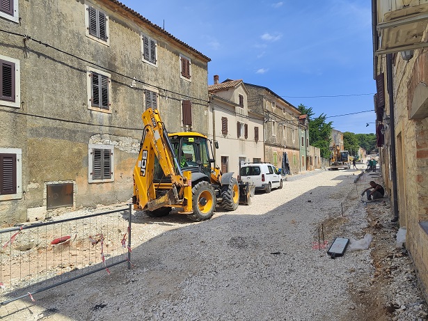Radovi u centru Višnjana - Foto Tanja Kocijančić