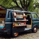 Bookmobil – plavi kombi s knjigama u Vižinadi