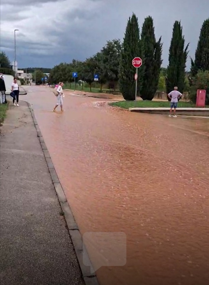 U nevremenu 2.9.2025. teško sstradala dvorana u Novigradu