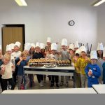 Djeca iz vrtića 101 Dalmatinac sudjelovala su na radionici kulinarstva u SŠ „Antona Štifanića“ gdje su pripremali pljukance, kolačiće i koktele.