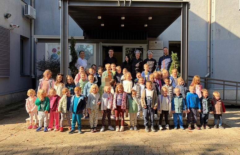 Djeca iz vrtića 101 Dalmatinac sudjelovala su na radionici kulinarstva u SŠ „Antona Štifanića“ gdje su pripremali pljukance, kolačiće i koktele.