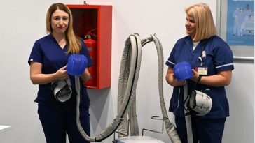 Zahvaljujući sredstvima Istarske županije, Opća bolnica Pula nabavila je vrijedan medicinski uređaj za hlađenje vlasišta u sklopu projekta uvođenja ledenih kapa za pacijente na Odjelu internističke onkologije s hematologijom.
