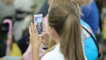 NE DIRAJ FOTKU MOBITEL ŠKOLA DJECA