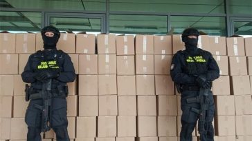 Foto Carina RH - Zapljena 14 milijuna cigareta