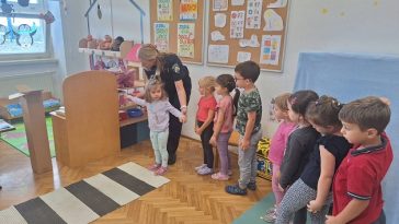 Policijska službenica PP Poreč u vrtiću Kaštelir