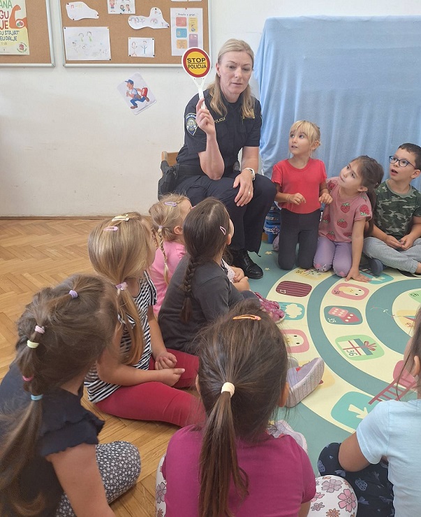 Policijska službenica PP Poreč u vrtiću Kaštelir