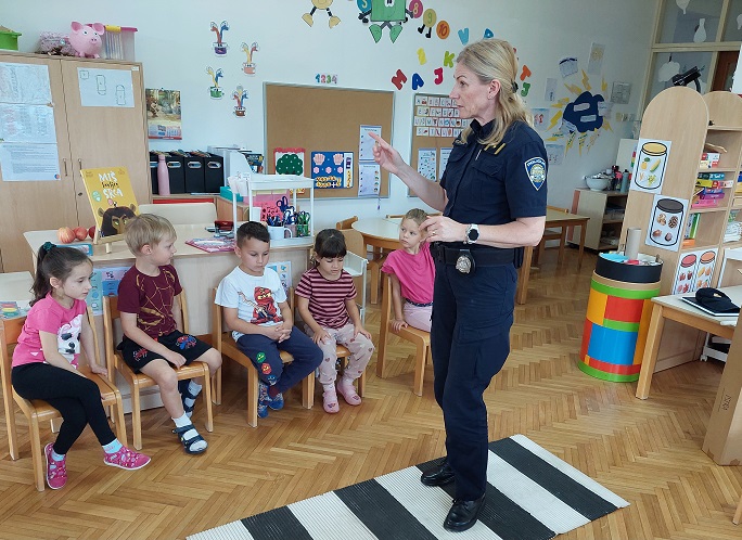 Policijska službenica PP Poreč u vrtiću Kaštelir