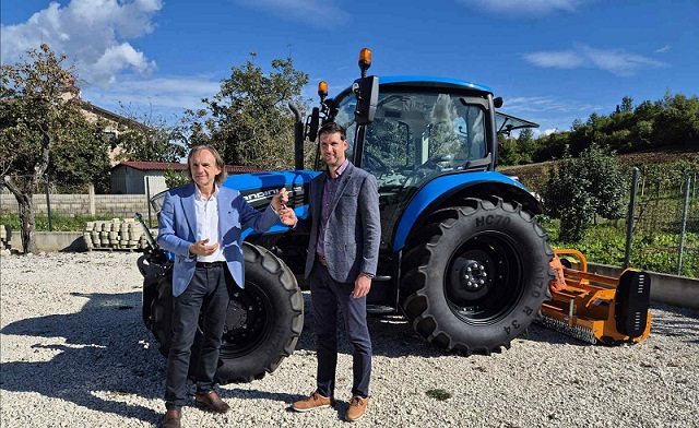 Stigao novi traktor u Općinu Vižinada