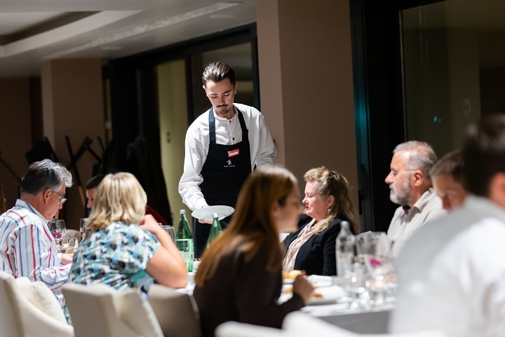 Treće izdanje eno-gastronomske manifestacije Cabernet Sauvignon & plava riba, s ljubavlju započelo je u petak, 7. studenoga, svečanom večerom u restoranu Bacchus