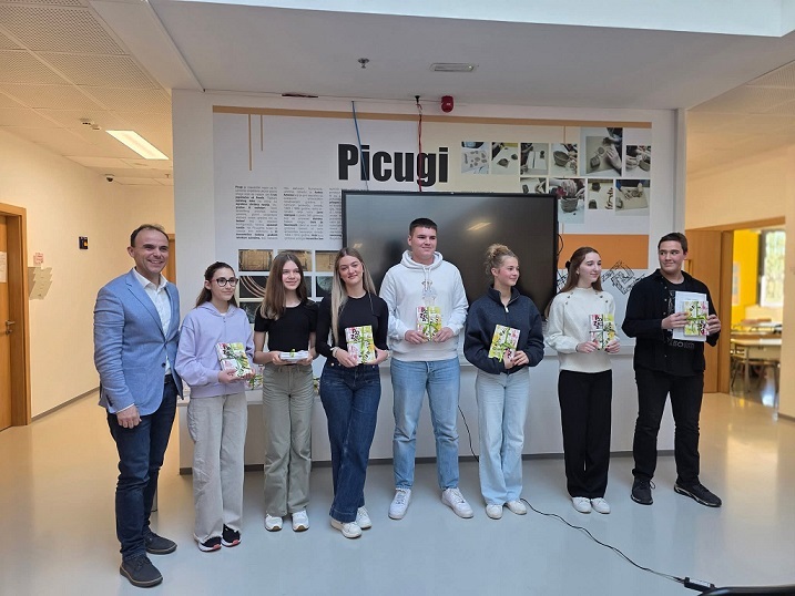 pozica zbirka predstavljanje finida