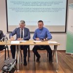 Boris Miletić i Đulijano Petrović potpisuju ugovor o dodjeli sredstava donacija sport županija