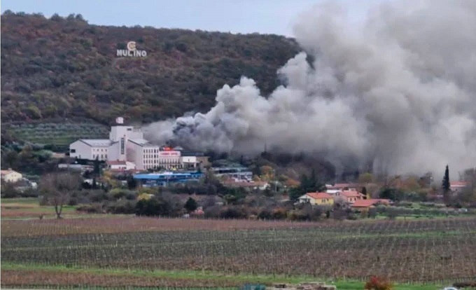Požar u Mulinu - Foto Vatrogasci Umag