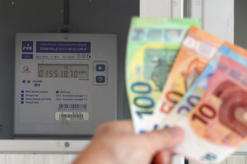 NE DIRAJ NIKADA FOTKU STRUJA HEP PIXSELL