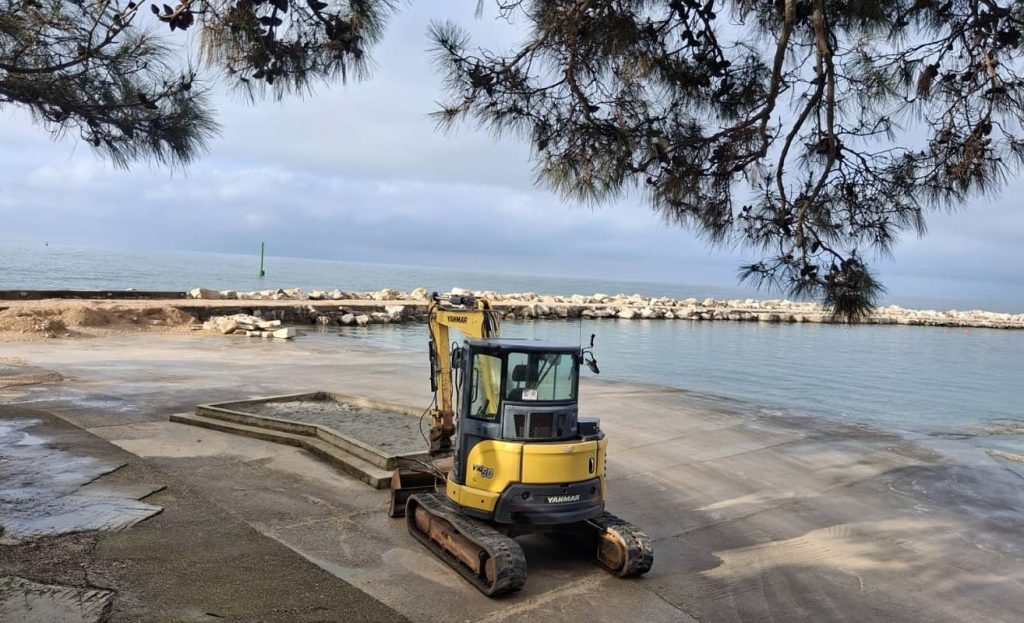 Foto Grad Novigrad radovi diga lukobran