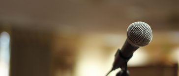 mikrofon koncert pjevač pjevanje