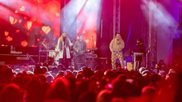 Doček Nove godine u Poreču uz Tonyja Cetinskog na trgu - Foto Grad Poreč