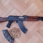 Automatska puška „Crvena zastava M-70“ s dva pripadajuća spremnika sa streljivom - Foto Policijska uprava međimurska