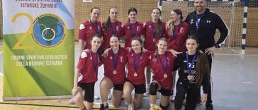 Na Županijskom natjecanju u rukometu, održanom 3. veljače 2026. godine u Labinu, ekipa učenica Osnovna škola Finida ostvarila je sjajan uspjeh osvojivši 3. mjesto.