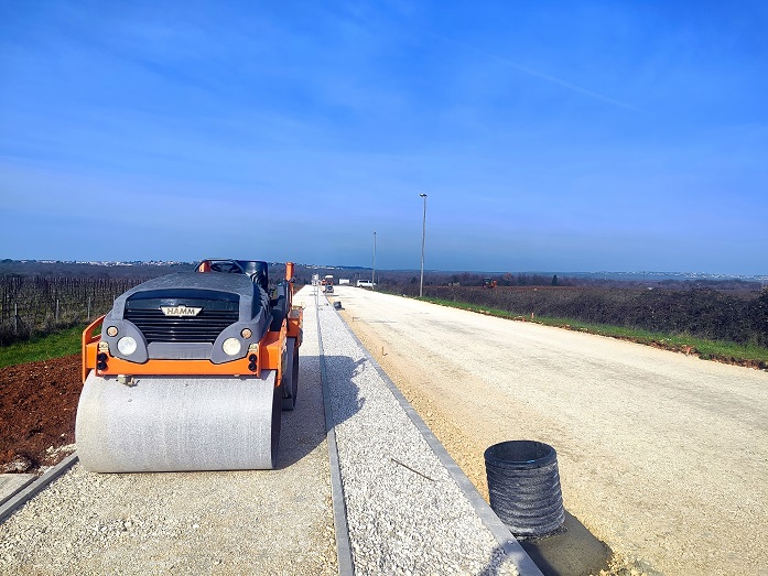 Gradilište - obnova ceste Tar-Larun-Bašarinka - Foto Tanja Kocijančić poreč